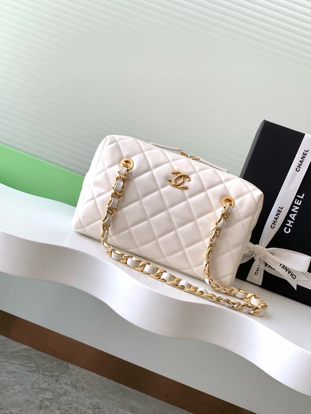 TOP CHANEL Bowling Bag Lambskin 15x25x11 cm - 3 Color