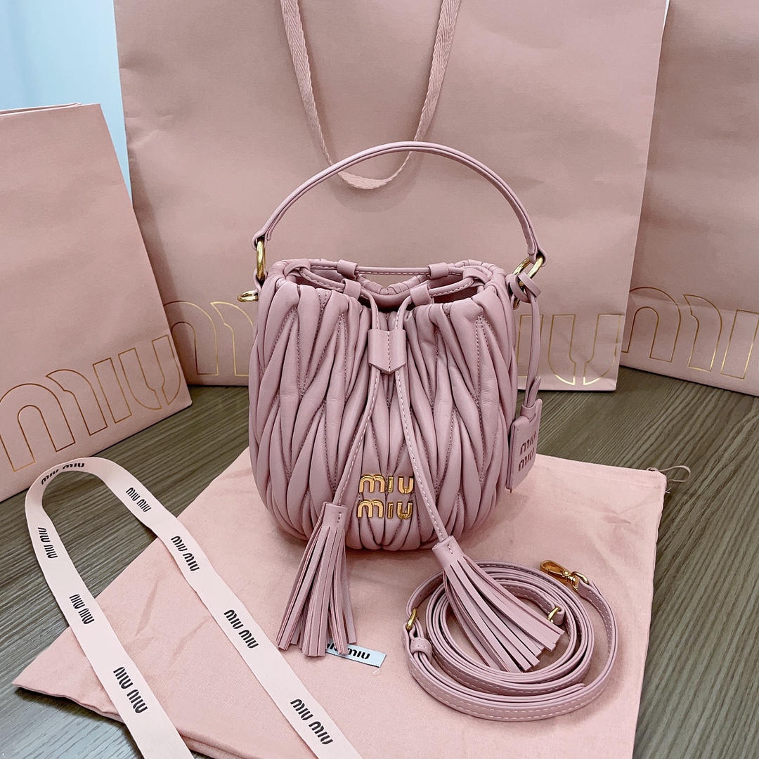 TOP Miu Miu Lambskin Classic Matelasse Texture Embroidery Bag 17 x 15 x 10 cm/20 x 18 x 14 cm - 5 Color