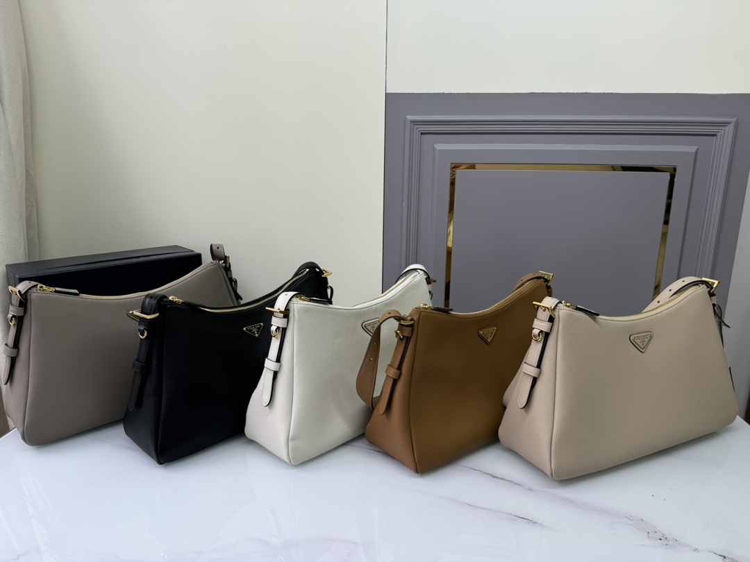 TOP PRADA Re-edition 2005 Saffiano Leather Hobo Bag 39 x 24 x 11.5 cm - 5 Colors