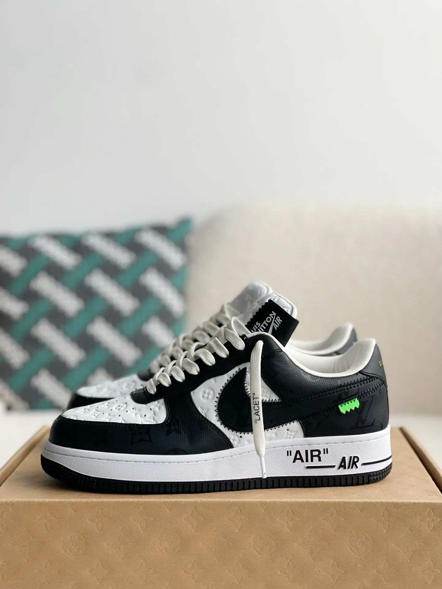 AAAShose Black White Embossed Patchwork Low Top Skate Shoes, Stitched Logo Casual Platform Sneakers for Men Women