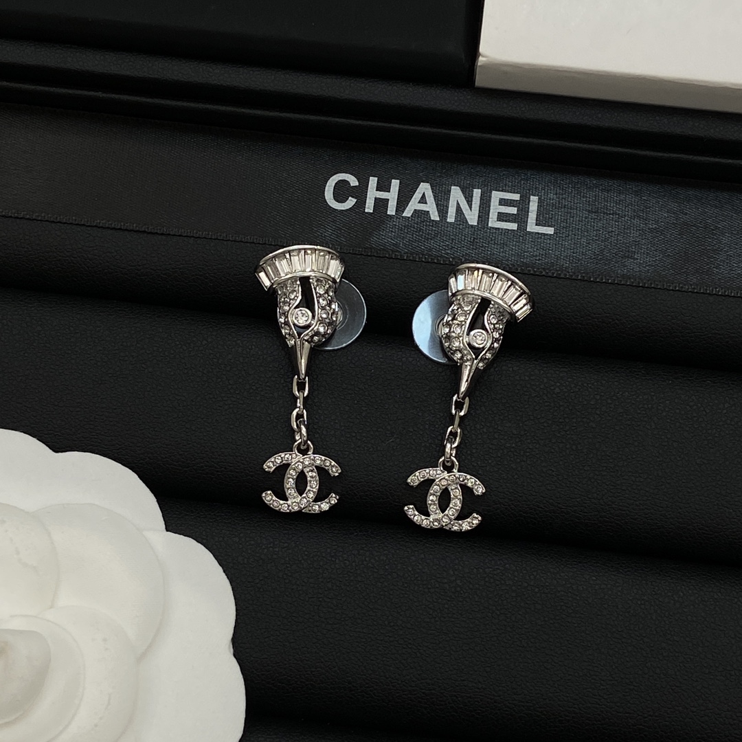 TOP CHANEL CC Earrings - 2 Colors