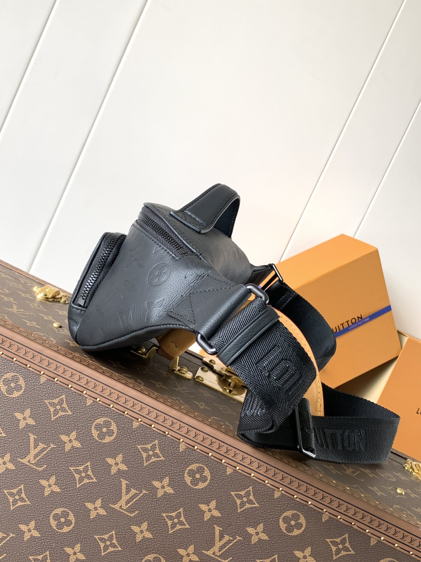 TOP Louis Vuitton LV Monogram Shadow Rush Bag Calfskin 30x15x8cm - Black