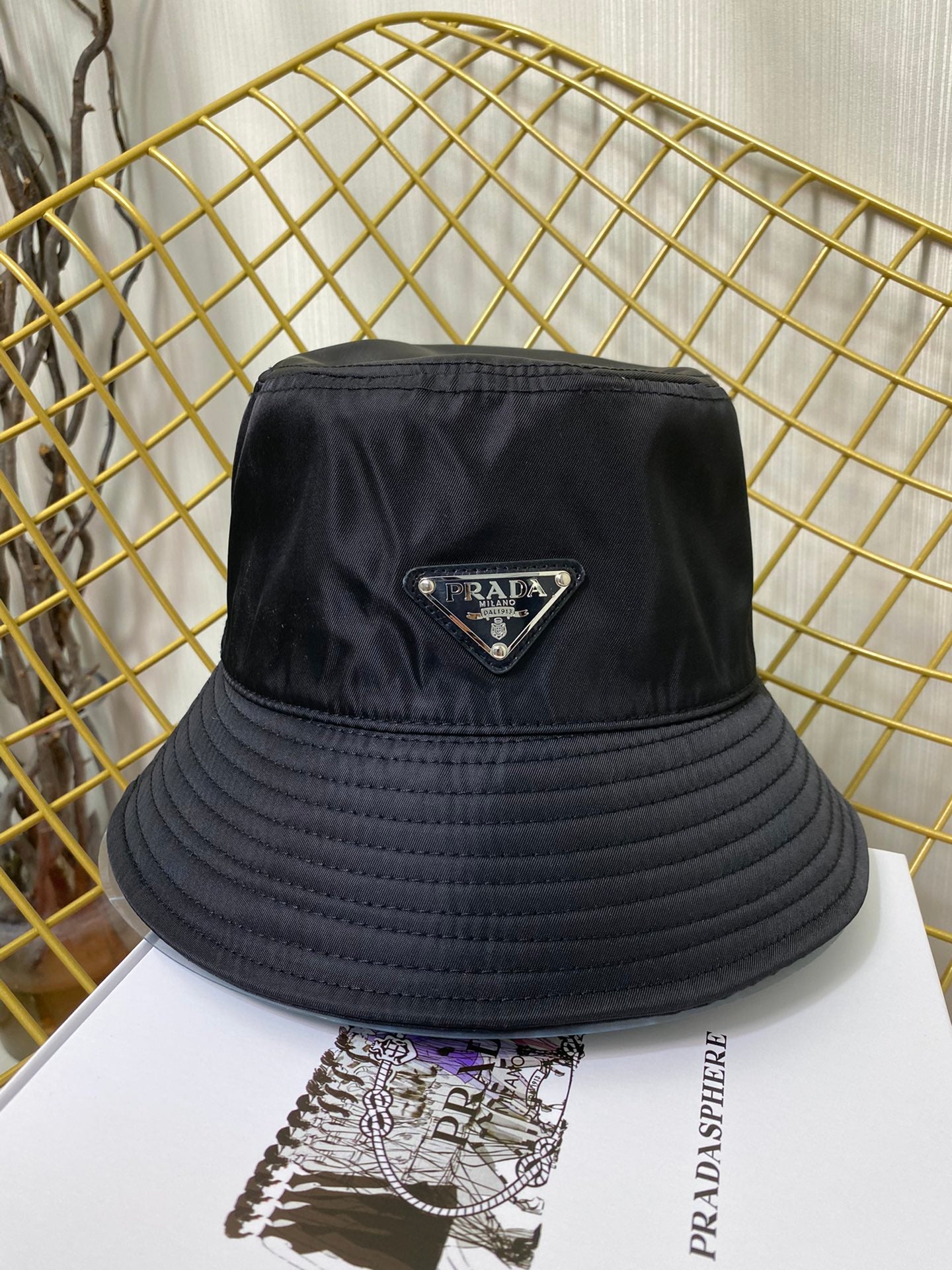 TOP PRADA Nylon Re-Edition Bucket Hat - Black