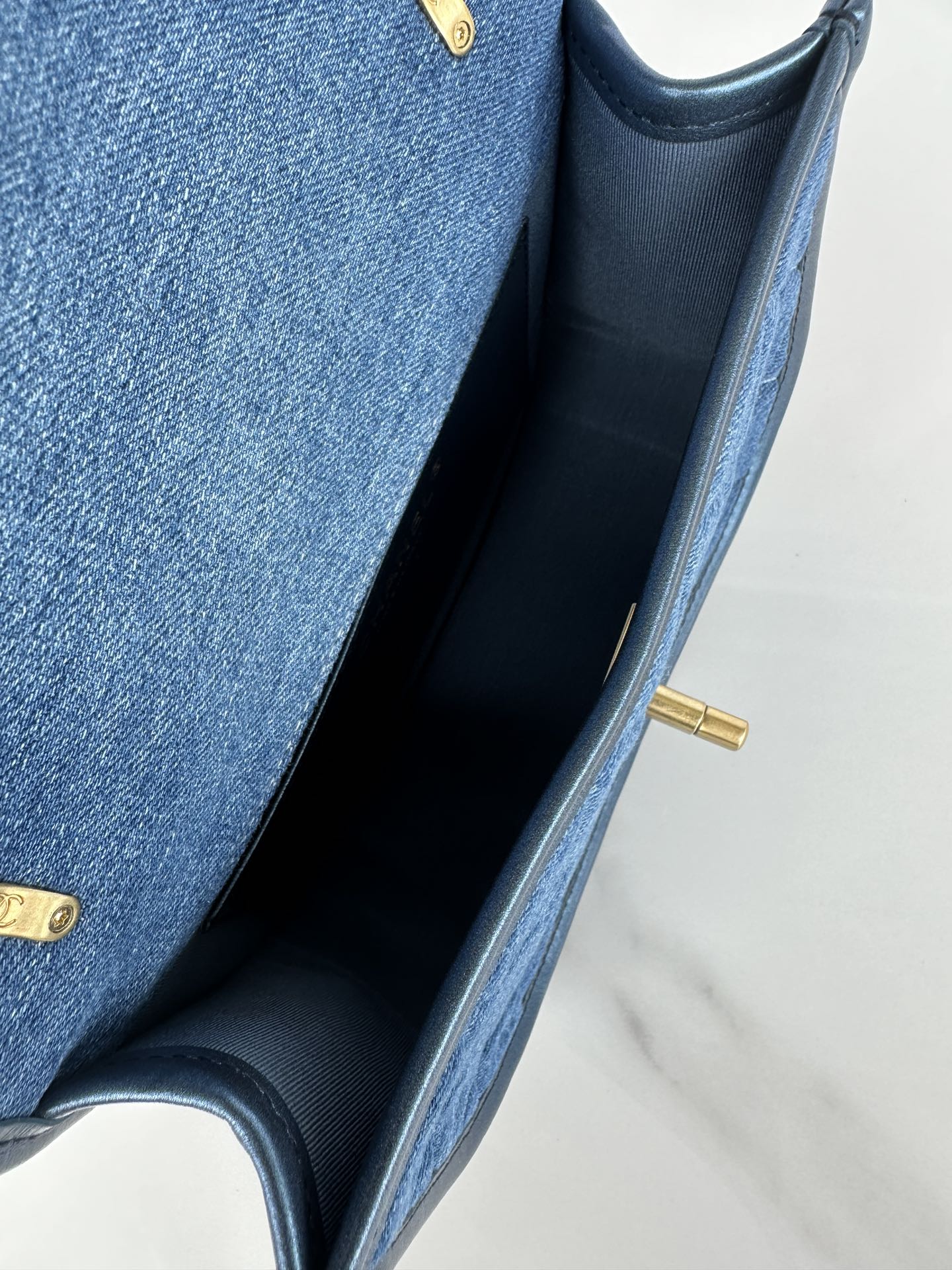 TOP CHANEL Small Messenger Bag 20x16x7.5cm - Denim