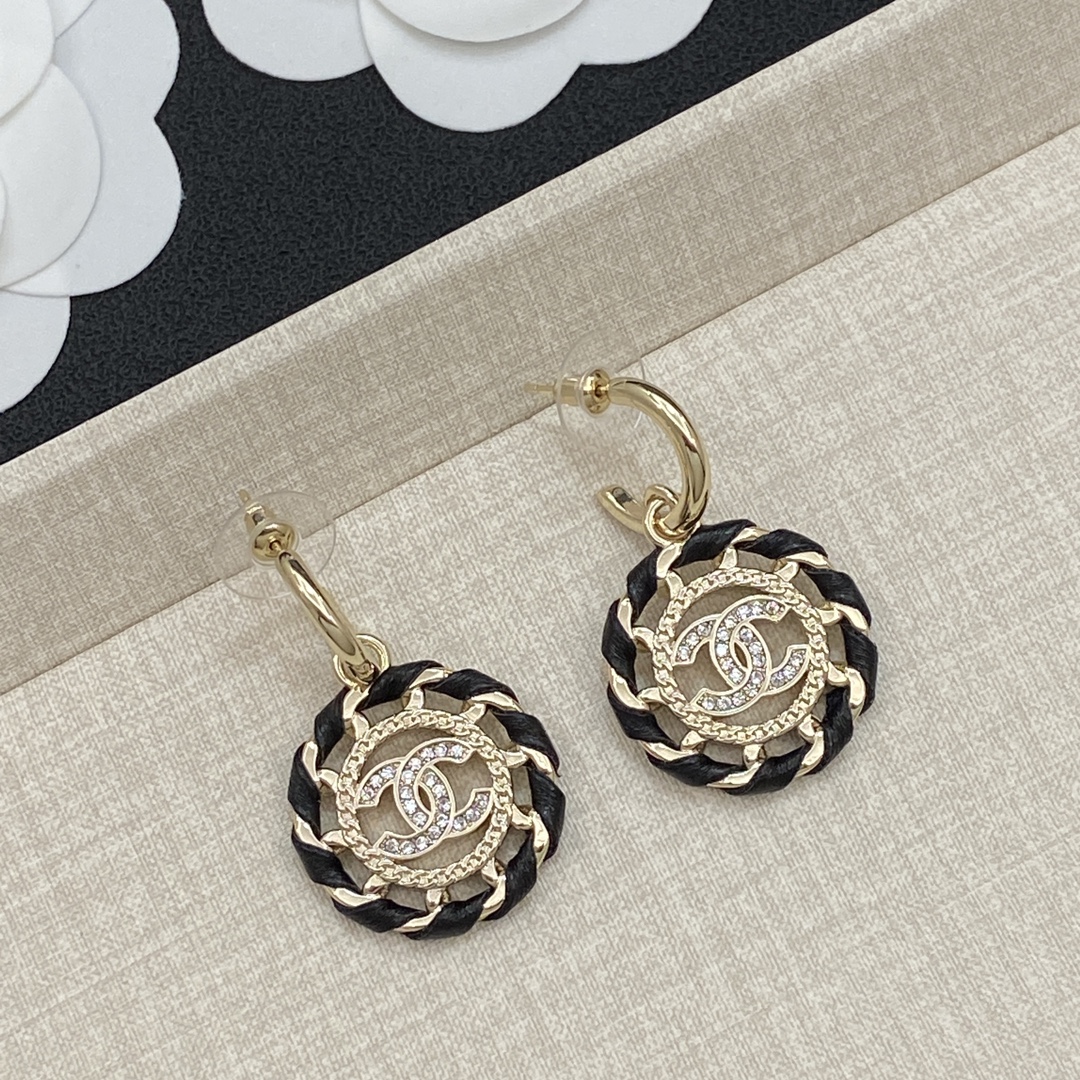 TOP CHANEL Earrings - Gold