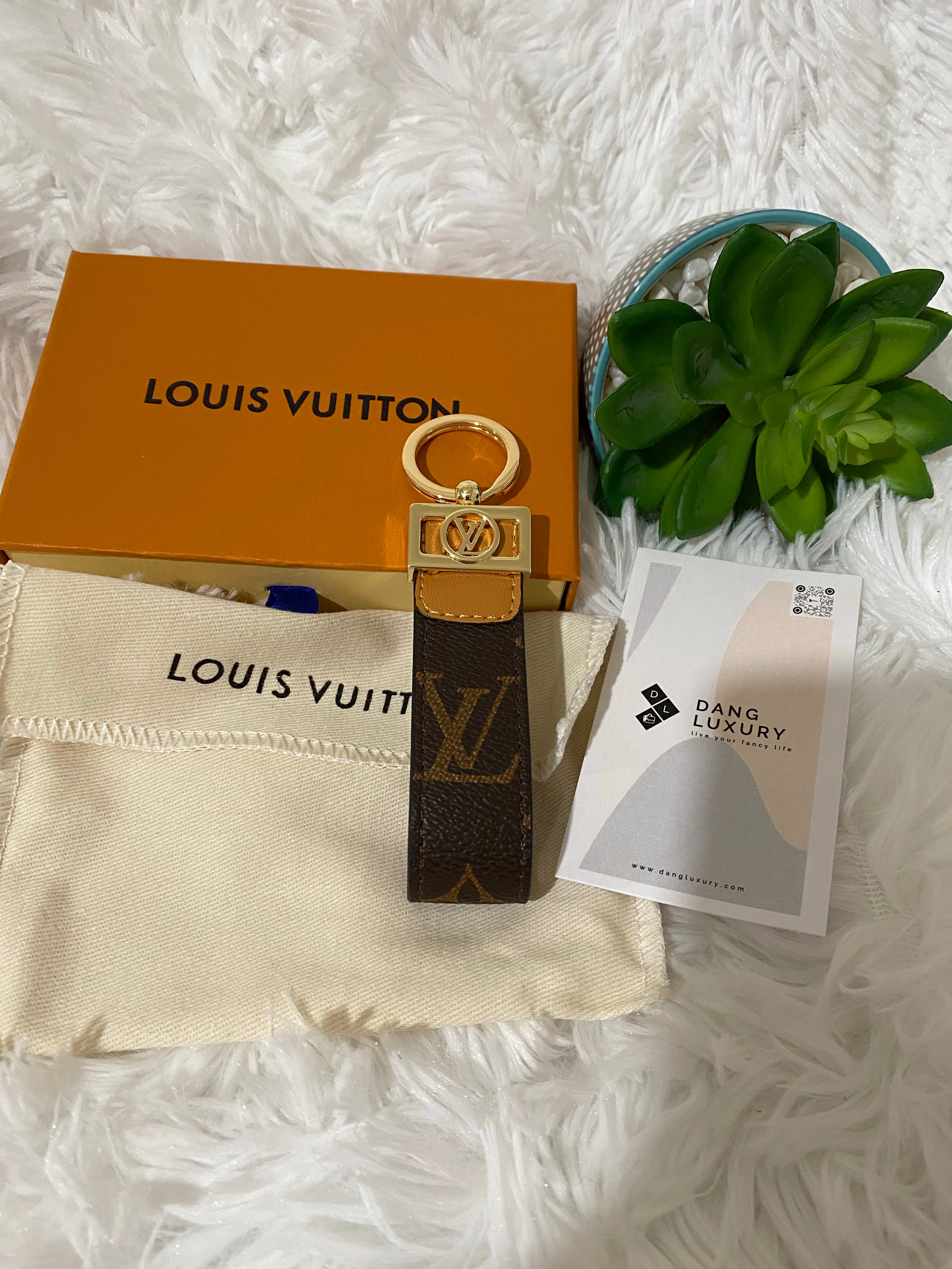 TOP Louis Vuitton LV Dauphine Dragonne Key Holder Monogram