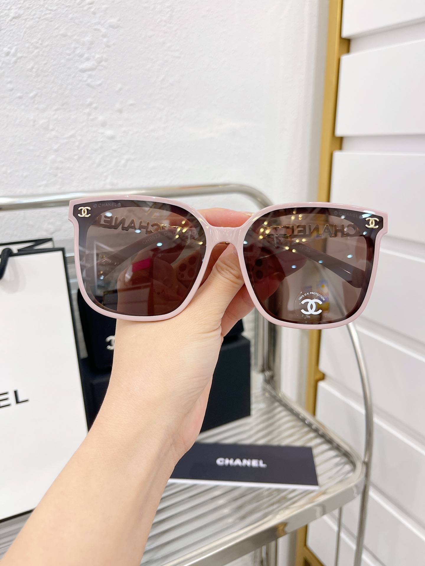 TOP CHANEL Sunglasses - Pink