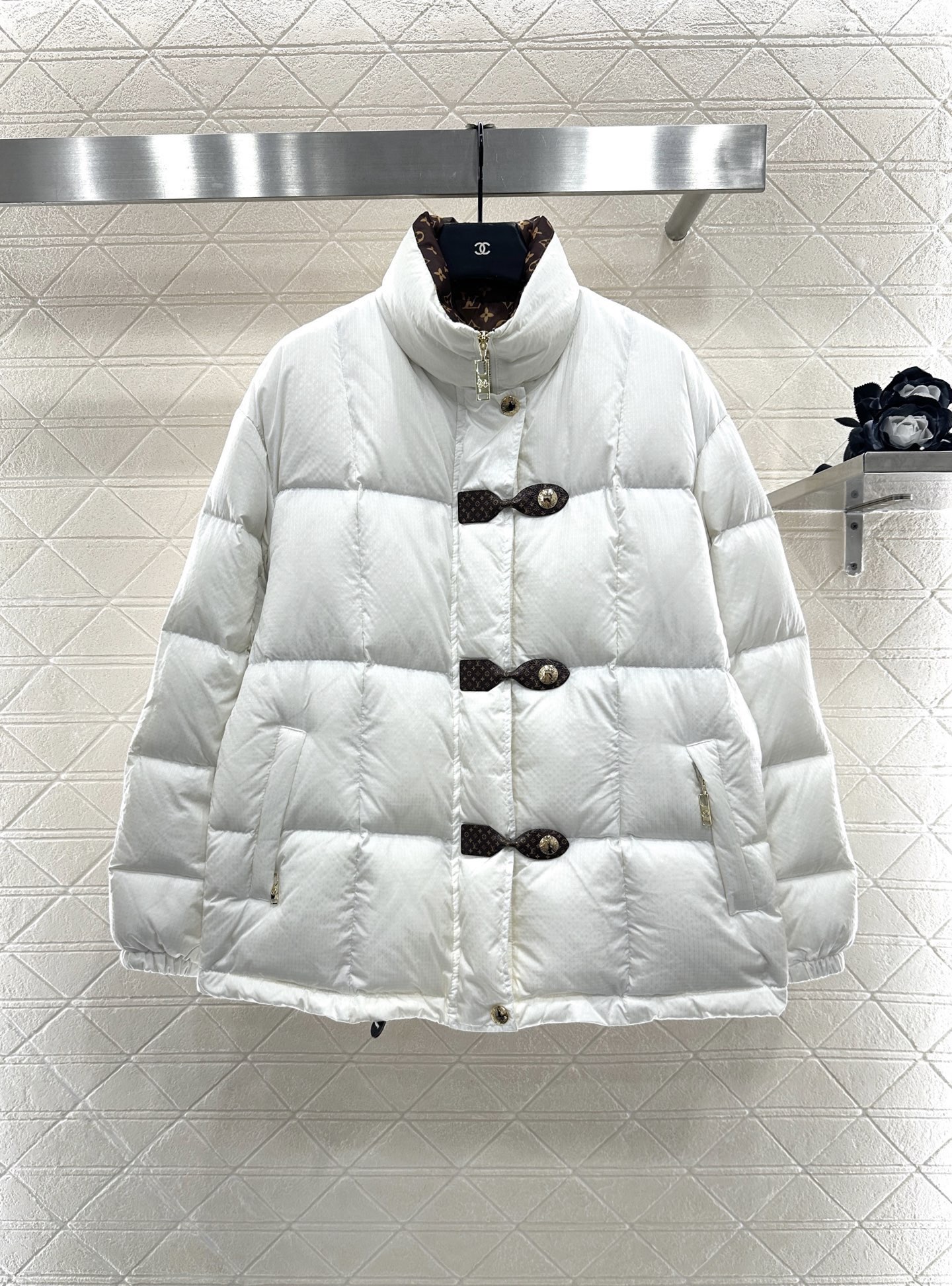 TOP Louis Vuitton LV Down Jacket - White