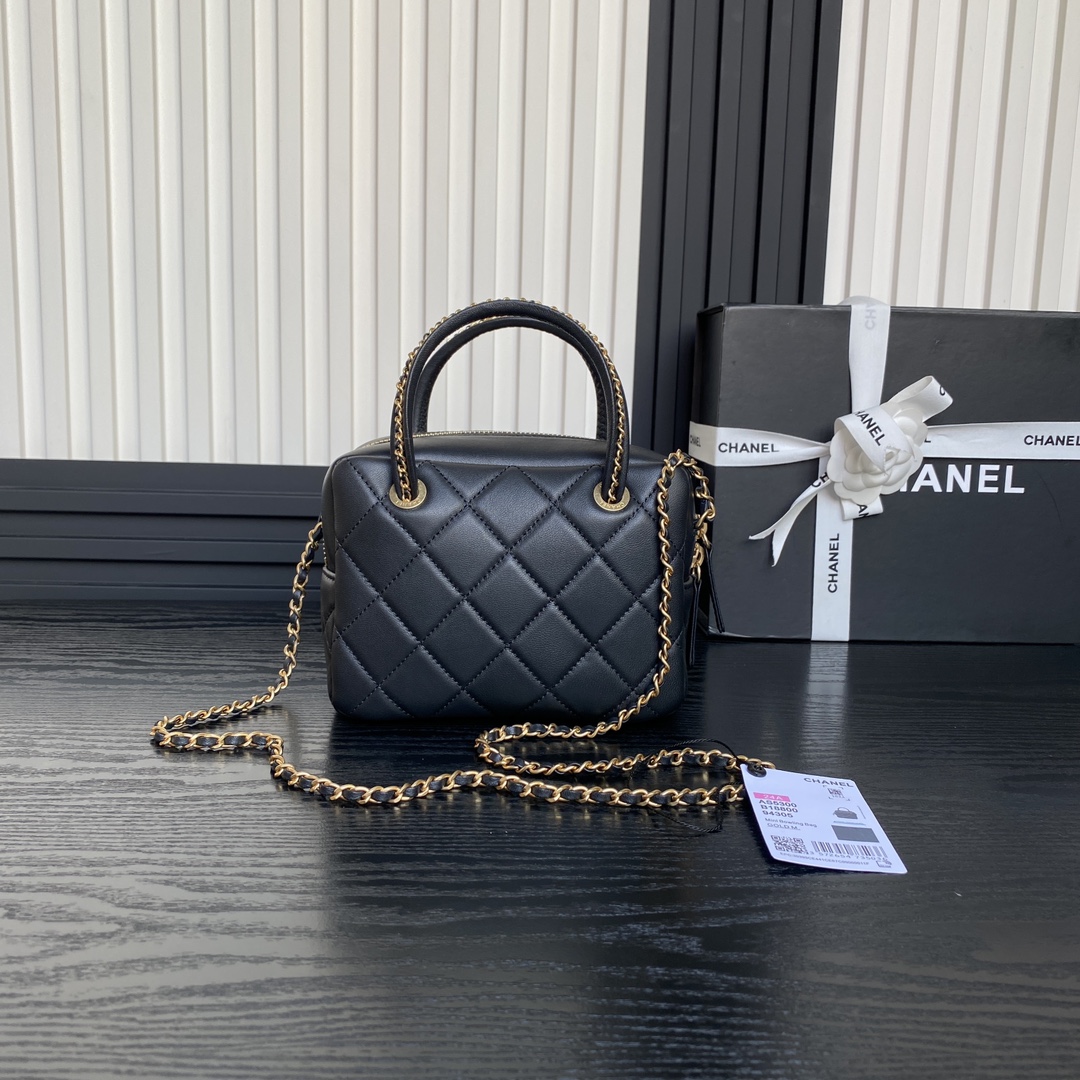 TOP CHANEL CC Handle Bag Lambskin 18x14x7cm - Black&GHW