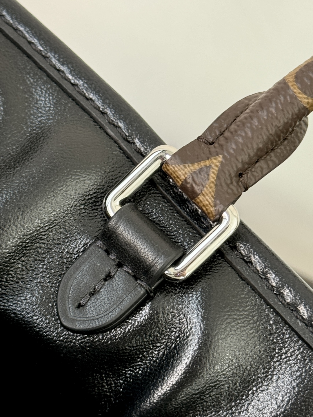 TOP Louis Vuitton LV OFF DUTY VIBE Backpack 24✖️25✖️10cm - Black