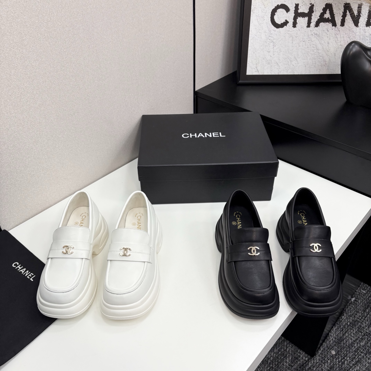 TOP CHANEL Shoes - 2 Color