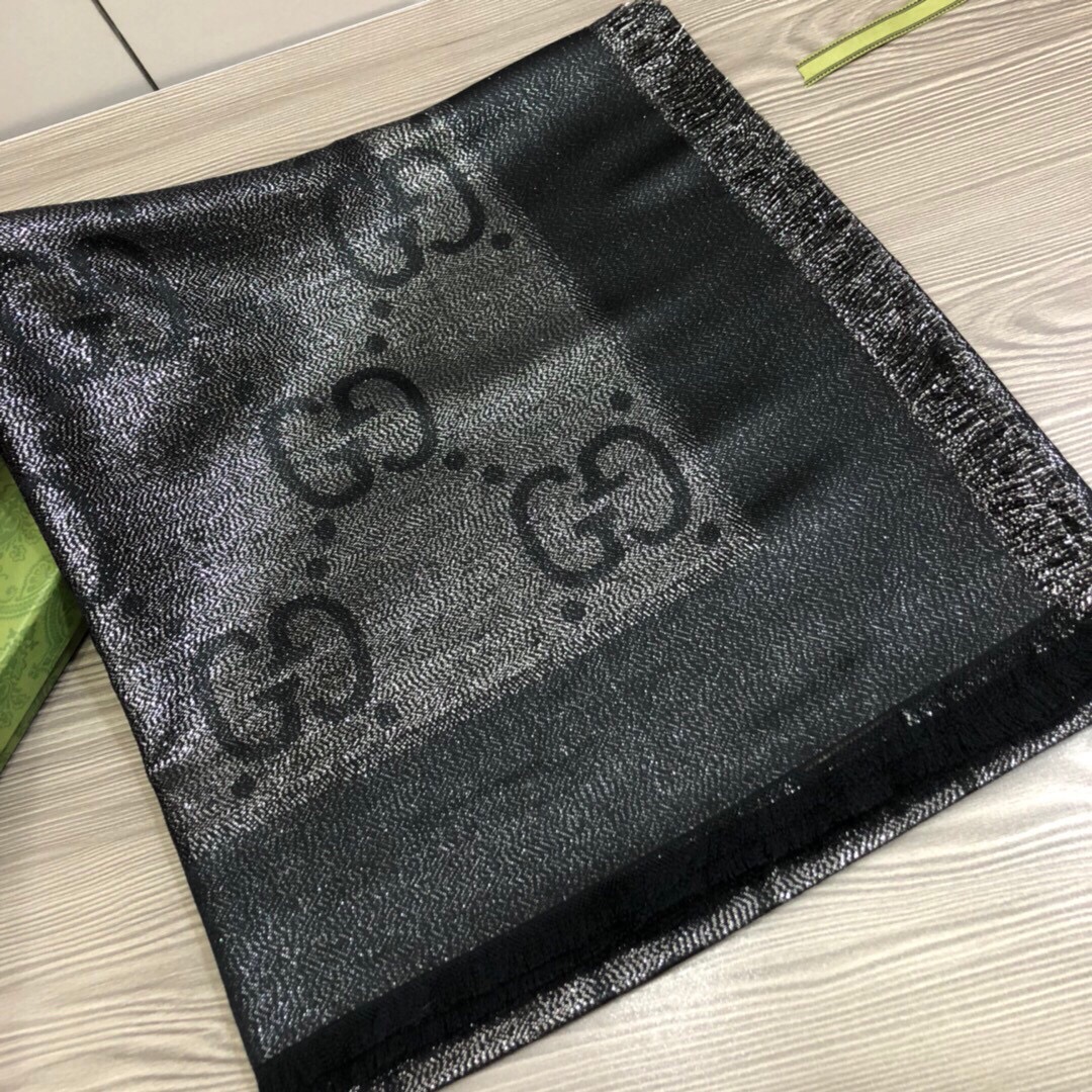 TOP GUCCI Gold-threaded Jacquard Shawl Scarf 140 x 140 cm - 2 Colors