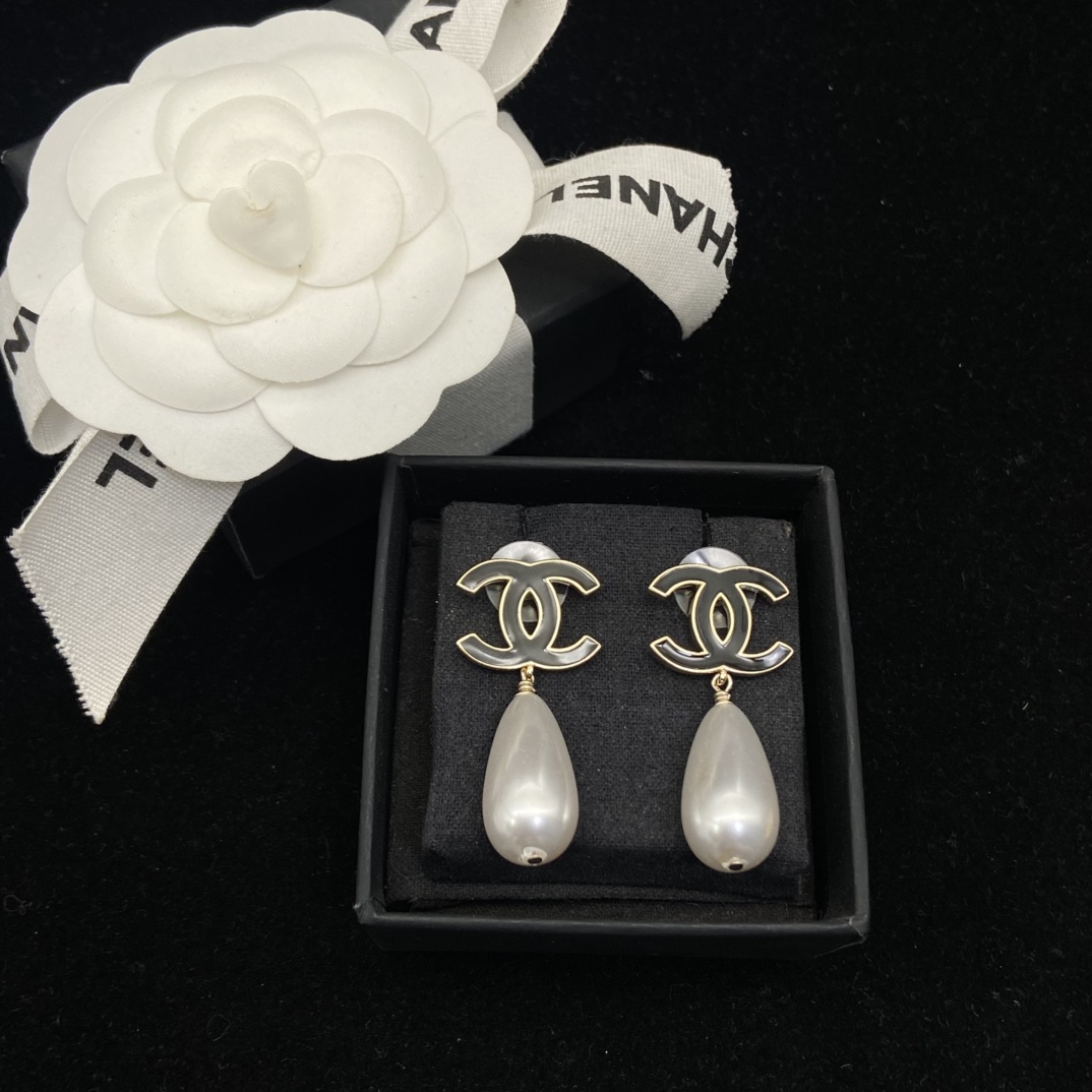 TOP CHANEL  Earrings - 2 Colors