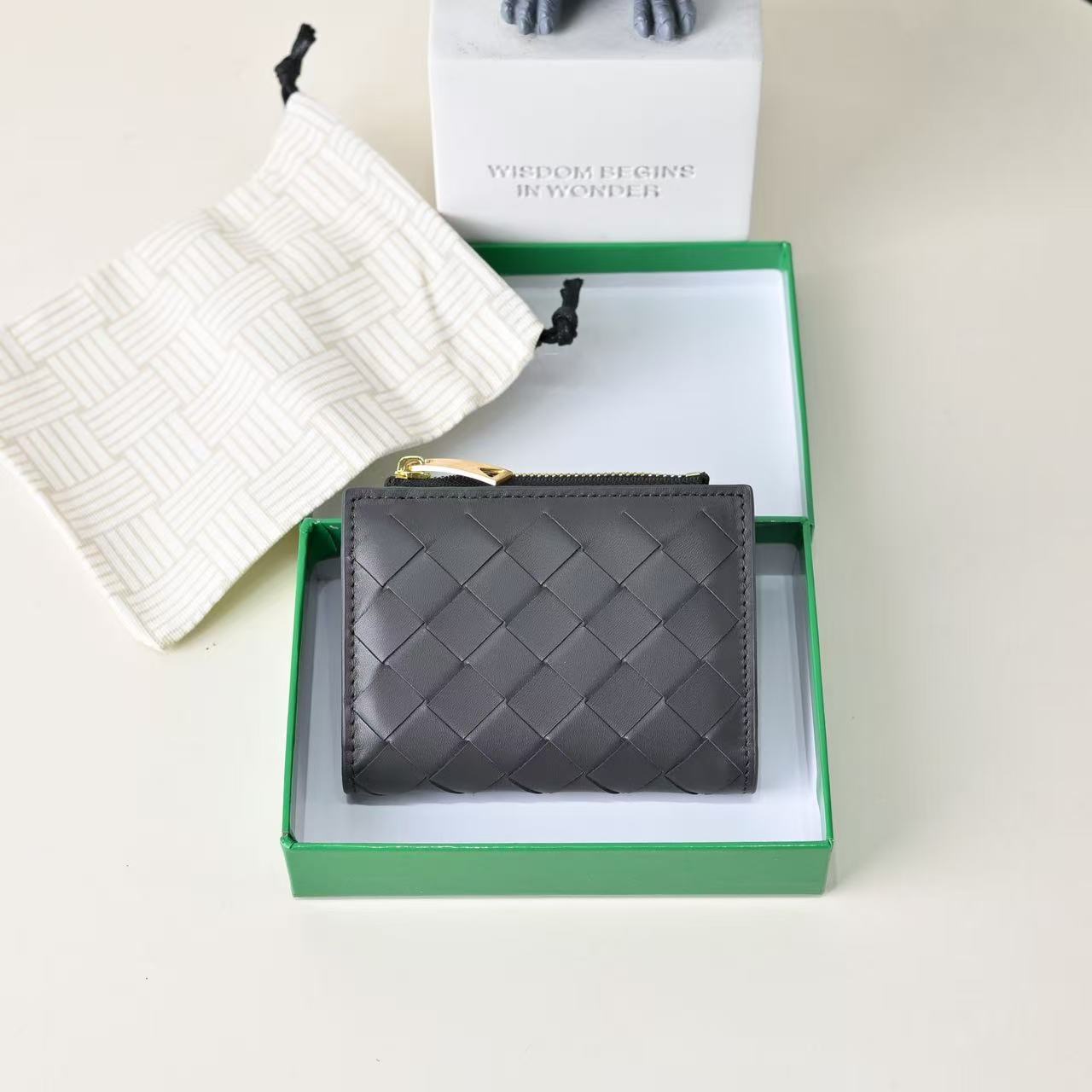 Bottega Veneta Intrecciato Small Bi-Fold Wallet (Replica)