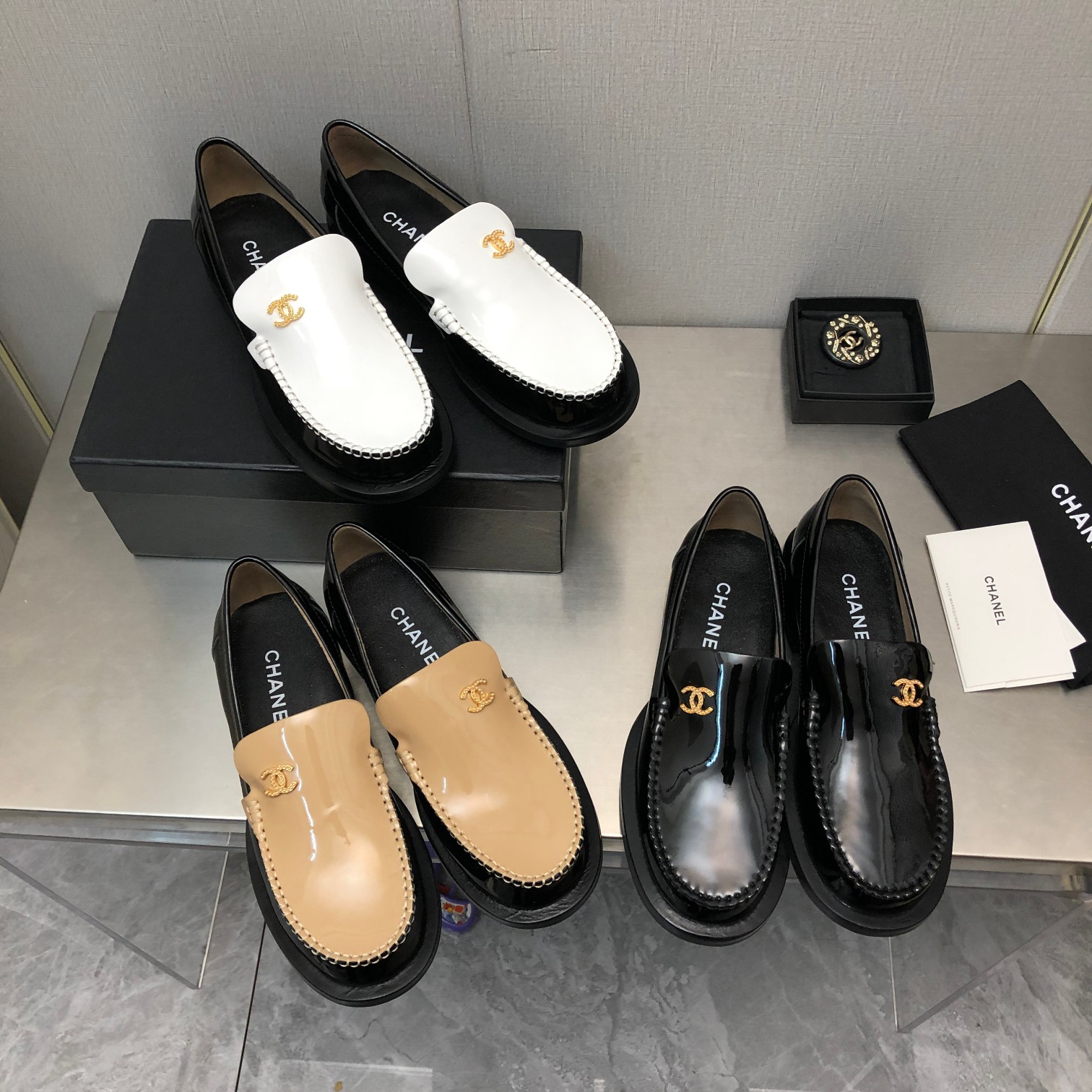 TOP CHANEL Loafers with Small CC Logo - 3 Color