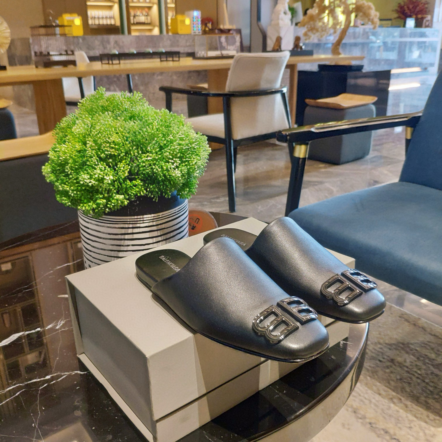 Balenciaga Leather Round toe Slippers Slide Sandal(Replica)