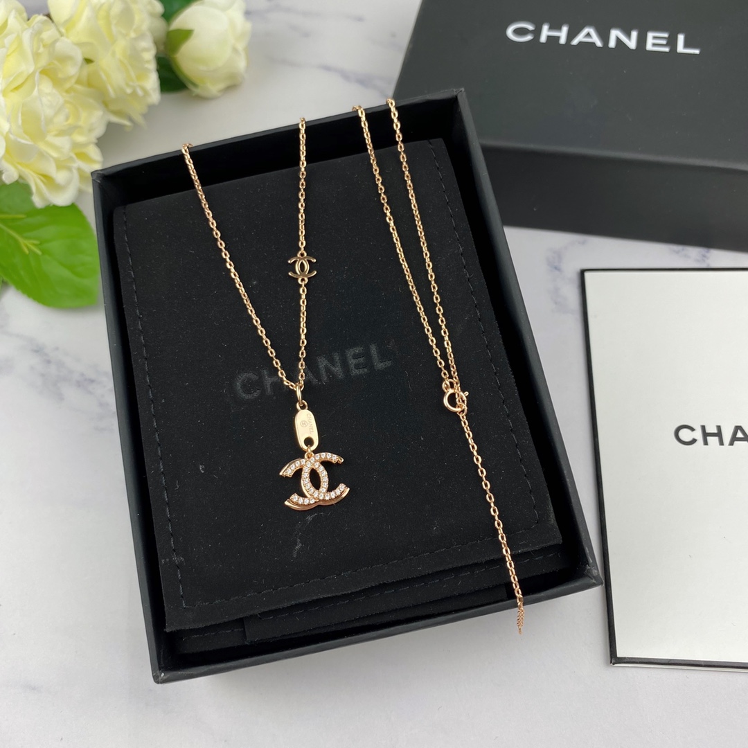 TOP CHANEL Double C Necklace