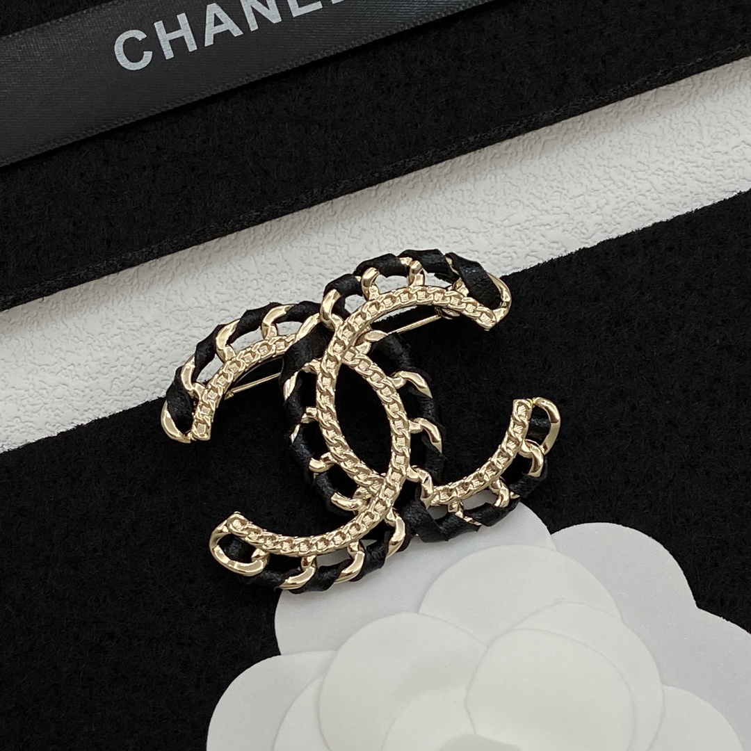 TOP CHANEL CC Brooch - 2 Colors