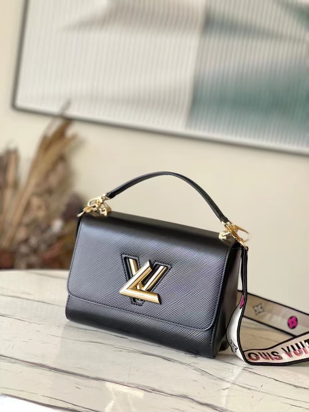 TOP Louis Vuitton LV Twist MM Bag 23 x 17 x 9.5 cm - Black