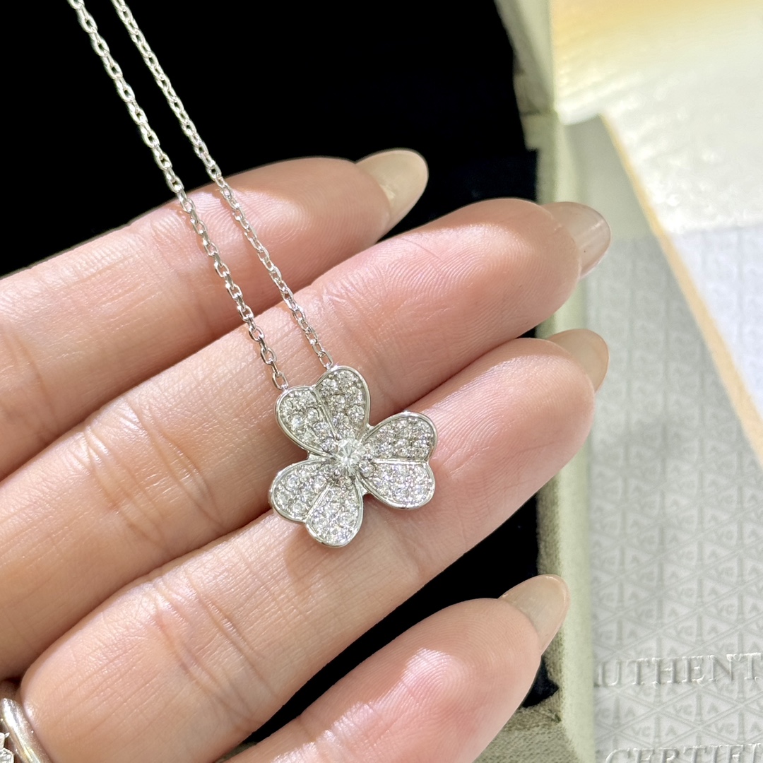 TOP Van Cleef & Arpels Frivole Pendant Necklace