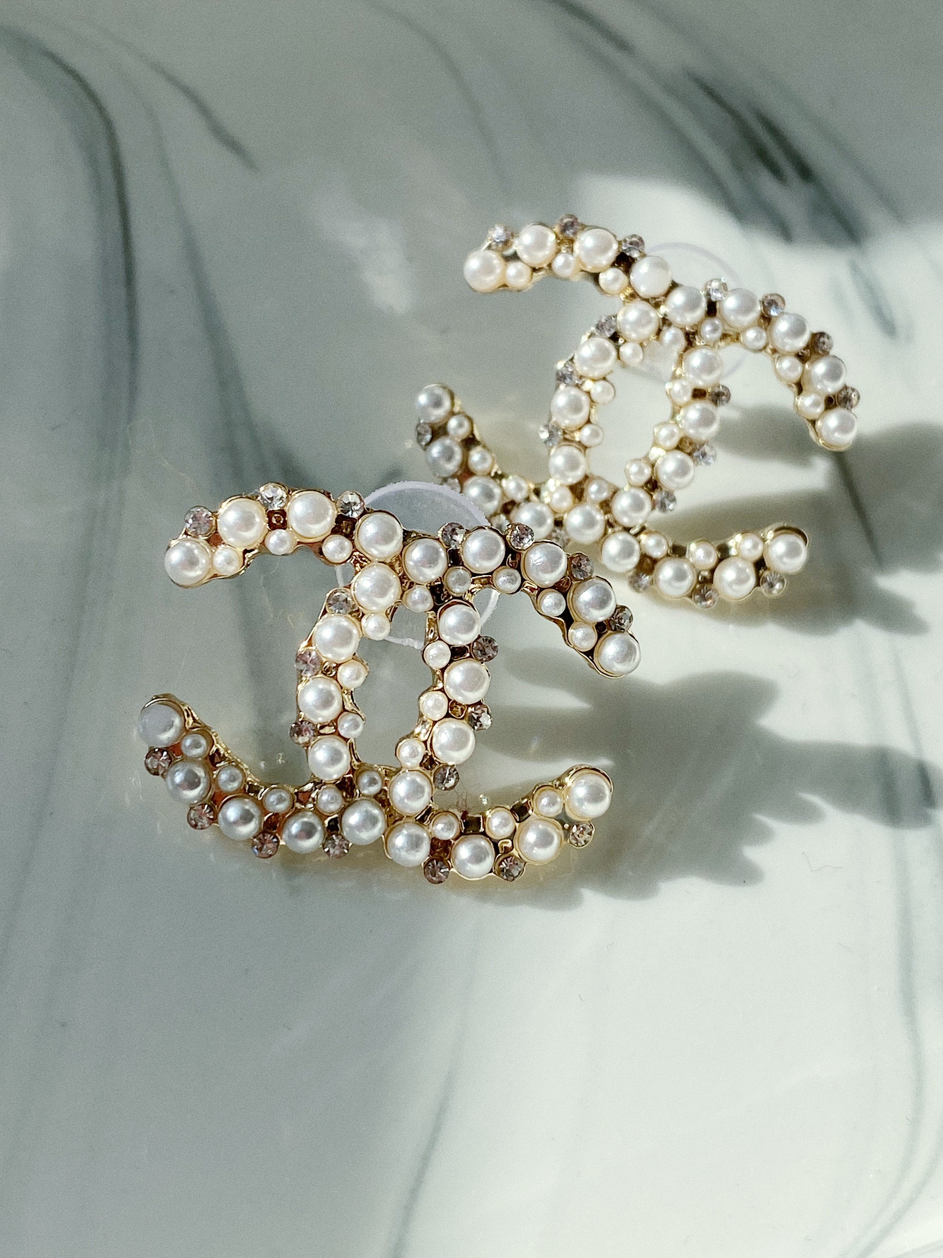 TOP CHANEL Stud Earrings