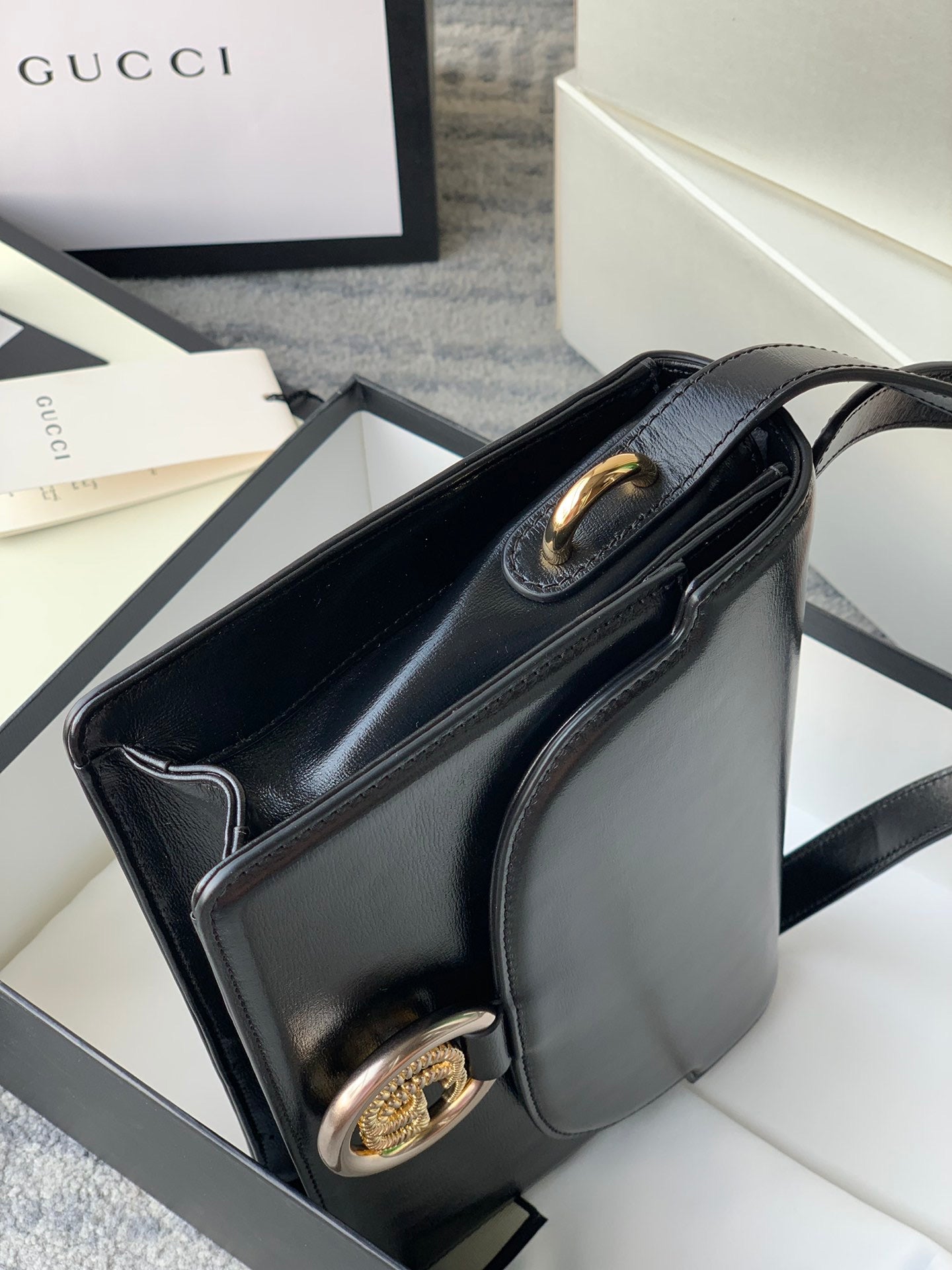 TOP GUCCI Logo Plaque Shoulder Bag - Black