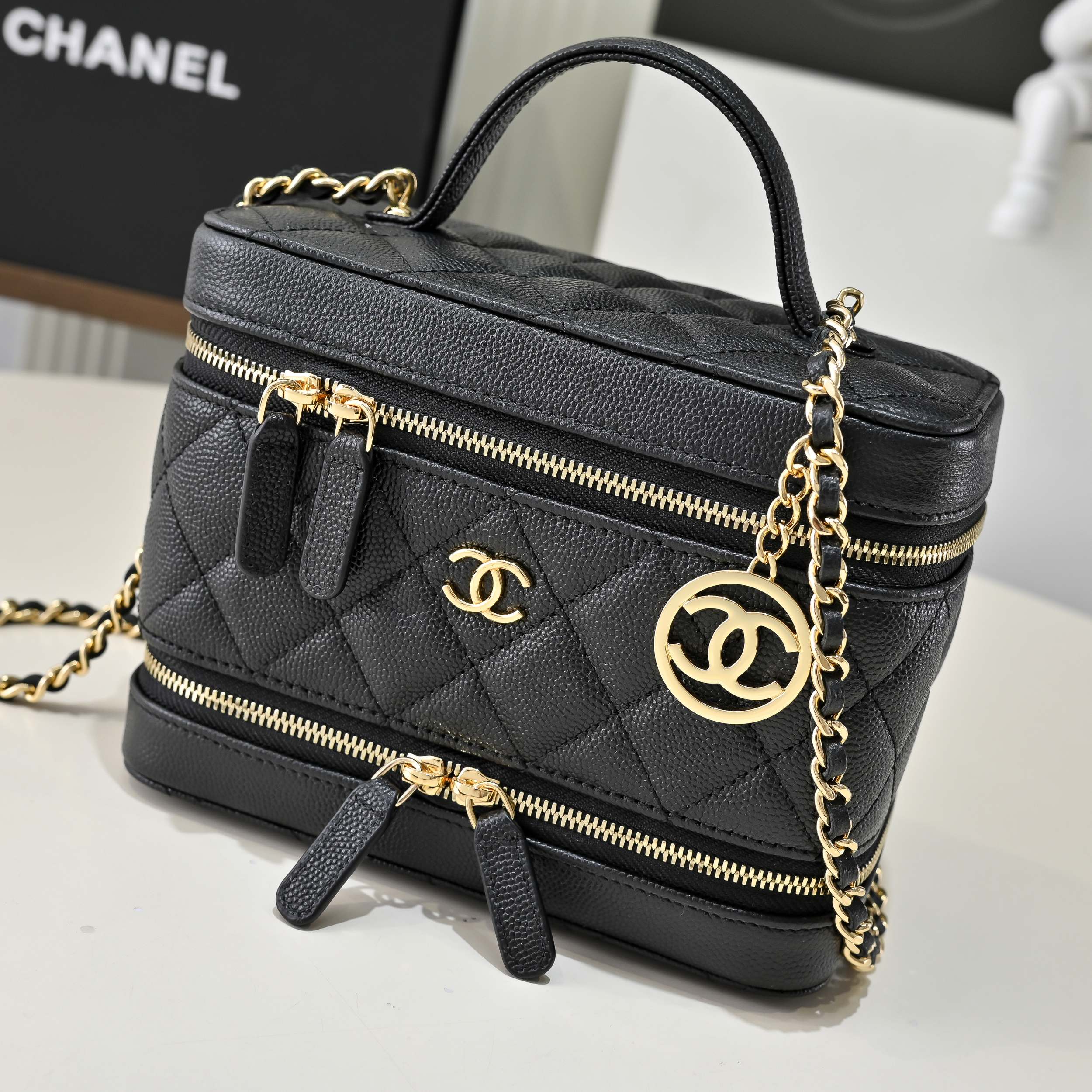 TOP CHANEL Double-layer Design Vanity Case 18-13-9cm - Black