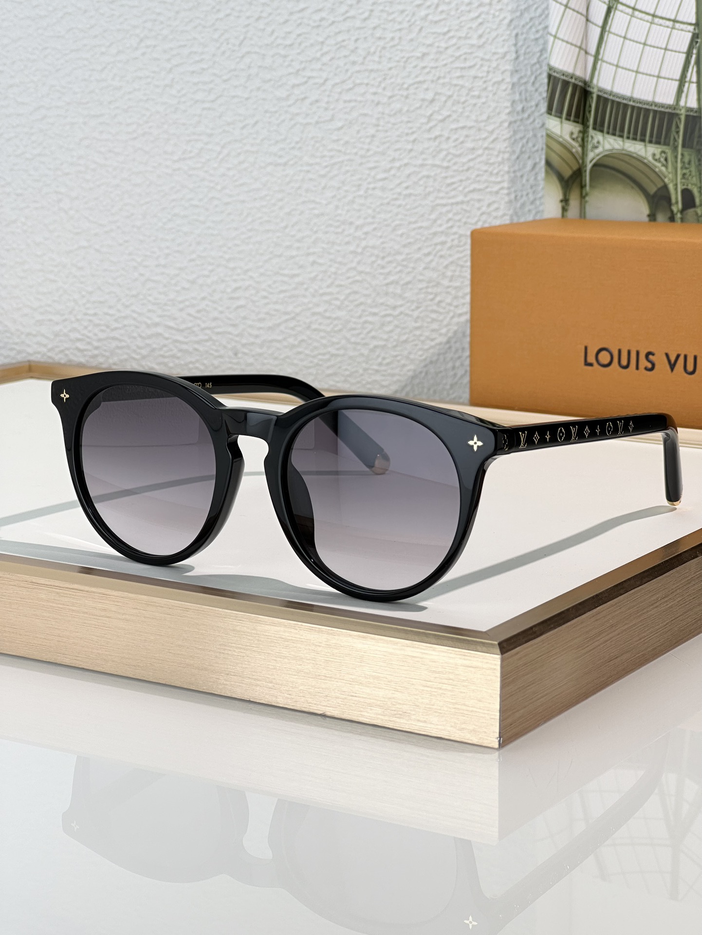 TOP Louis Vuitton LV Sunglasses  -2 Color