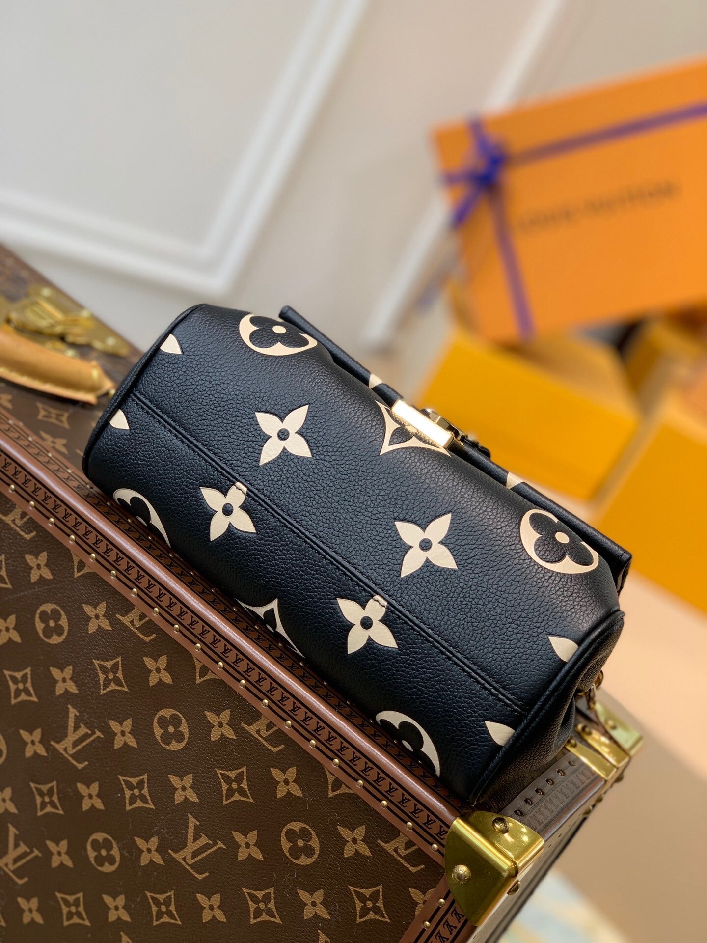 TOP Louis Vuitton LV  Favorite Bag 20.5x13.5x12cm- Black