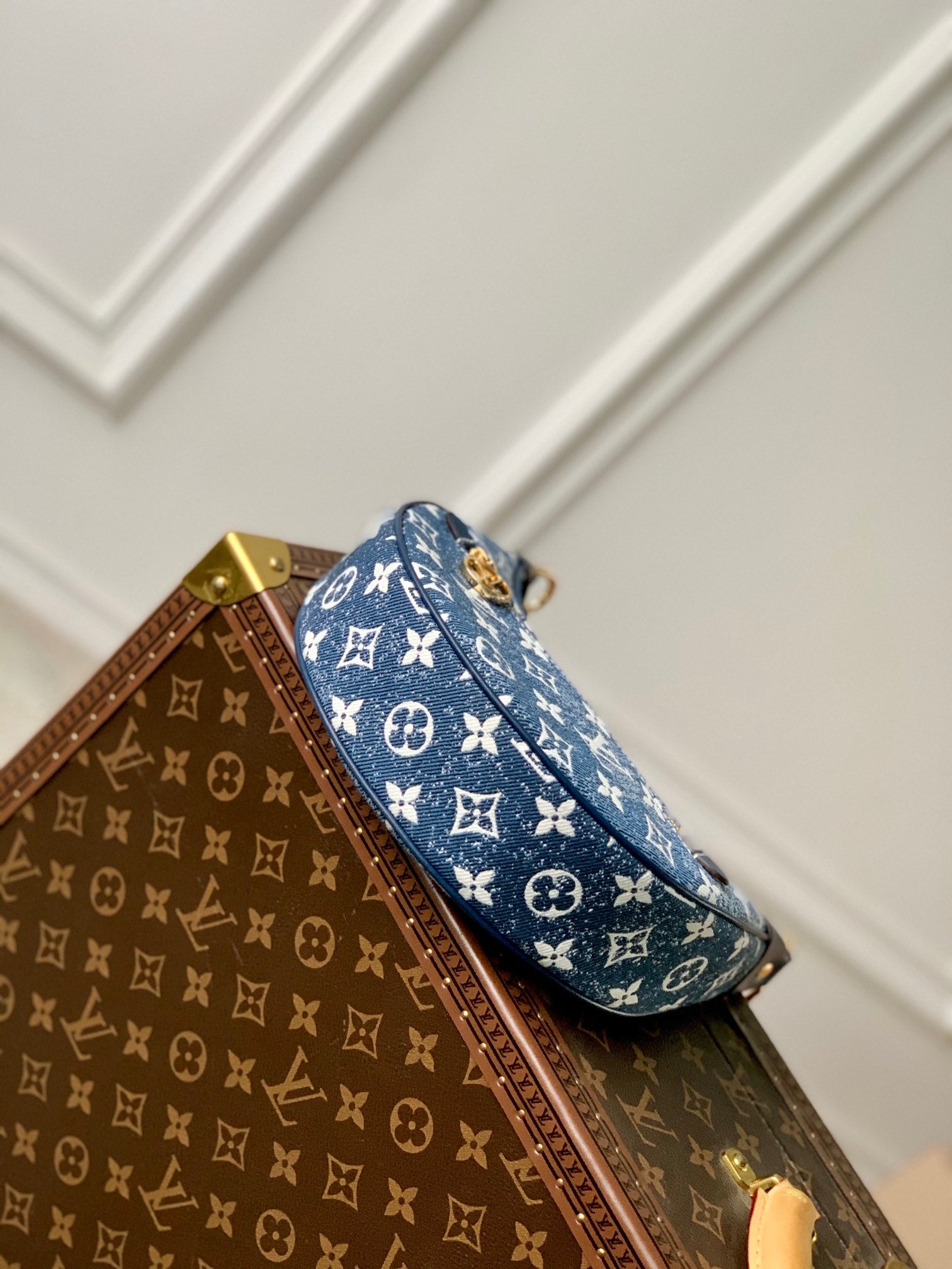 TOP Louis Vuitton LV  Circle Monogram Denim 23x13x6cm-Blue