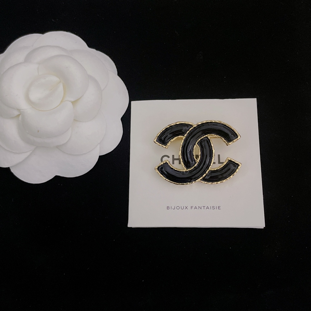 TOP CHANEL Double C Classic Brooch - Black