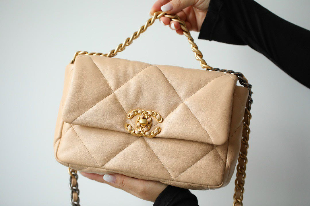 TOP CHANEL19 Bag Small 26cm - Beige