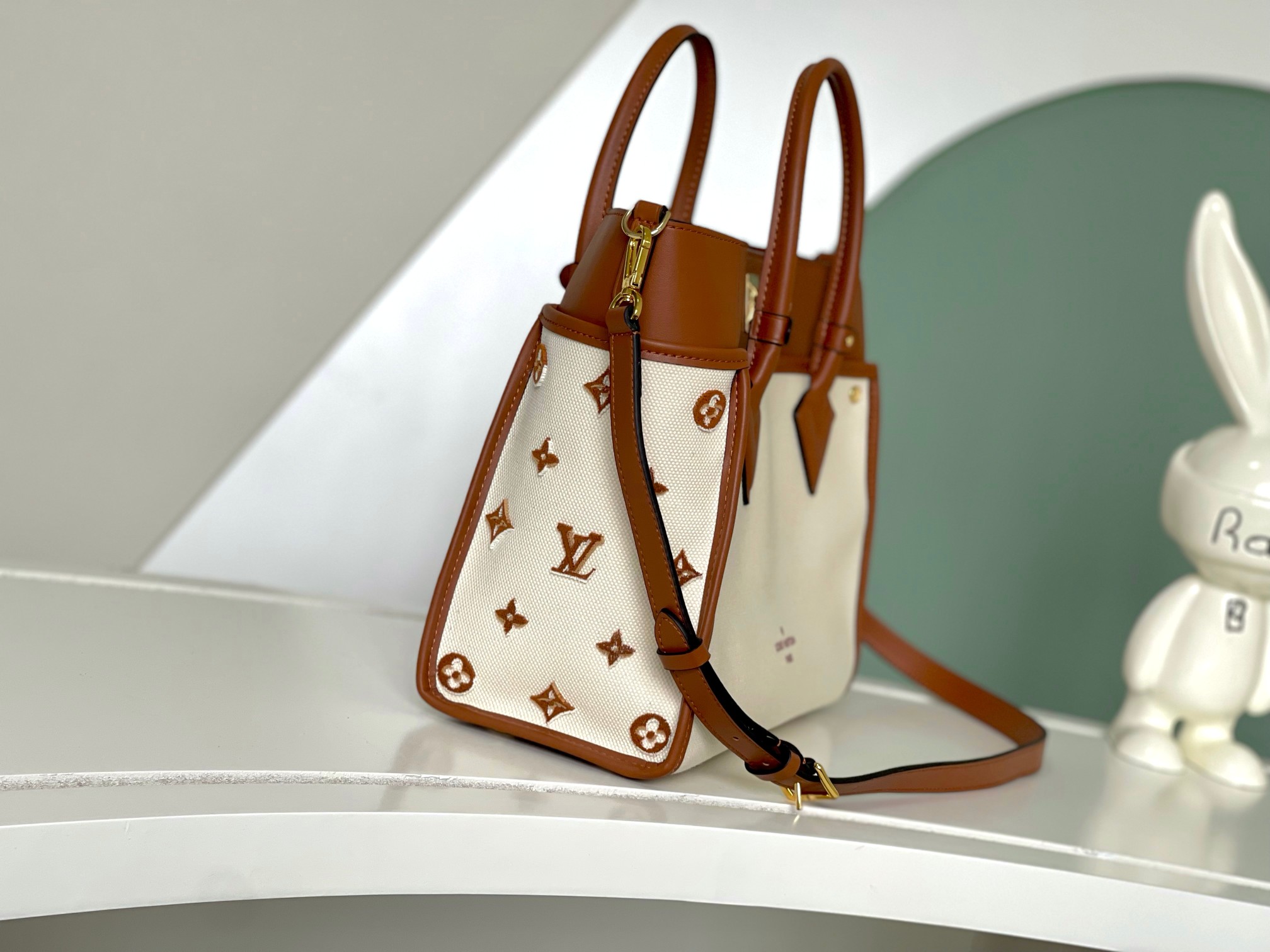 TOP Louis Vuitton LV On My Side PM Textile Canvas Tote Bag 30.5 x 24.5 x 14 cm- Brown
