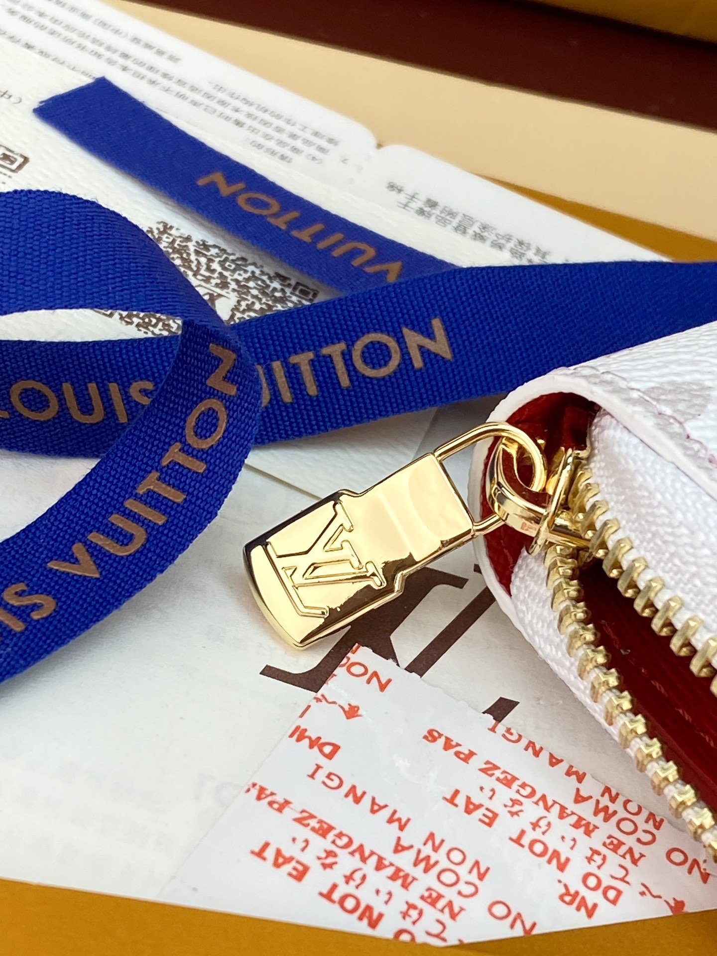 TOP Louis Vuitton LV Zip Wallet with Cherry Pattern 19.5x10.5x2.5cm - White