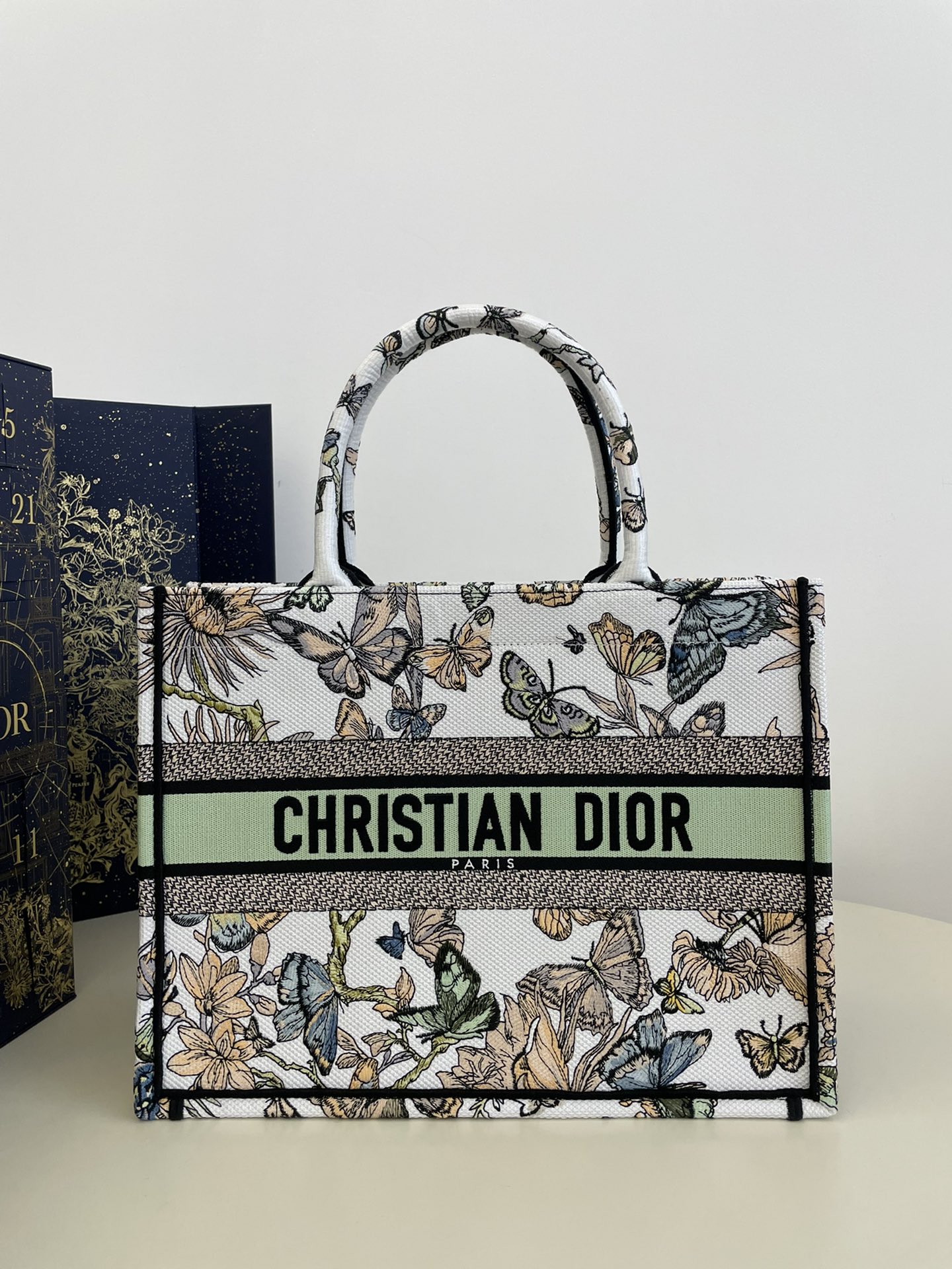 TOP Christian Dior Butterfly Embroidery Pattern Tote Handbags 21.5cm/36cm - 2 Sizes
