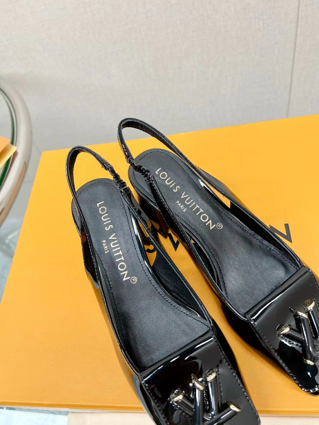 TOP Louis Vuitton LV L*V Slingback Pump - Black   TOP Louis Vuitton LV L*V Slingback Pump - Black