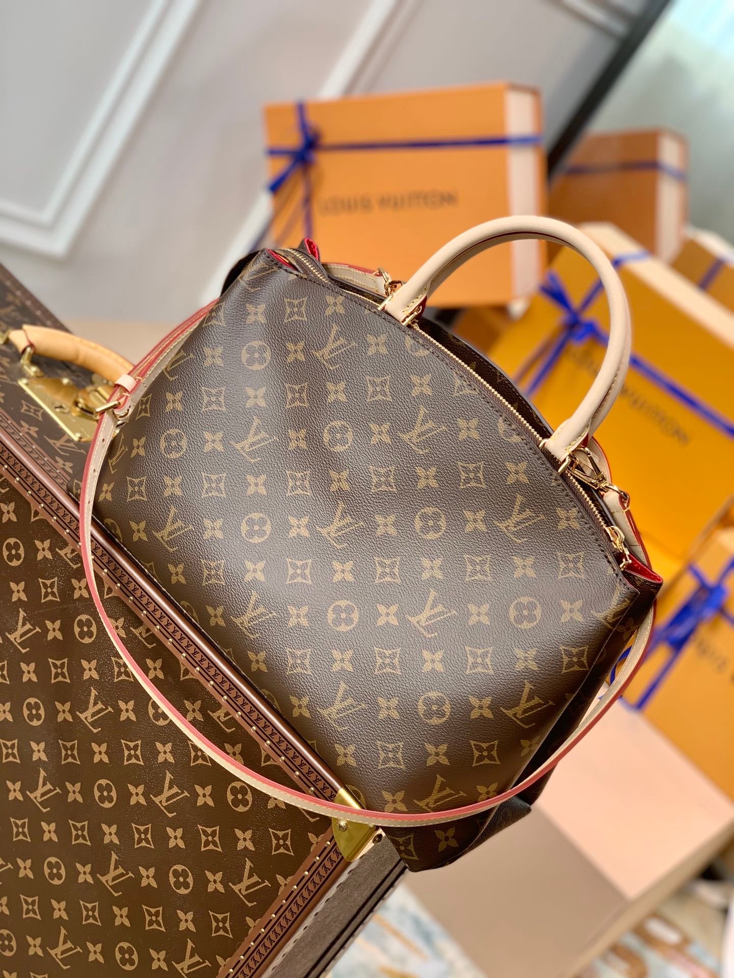 TOP Louis Vuitton LV L*V Grand Palais Monogram Bag  34 x 24 x 15 cm-Brown