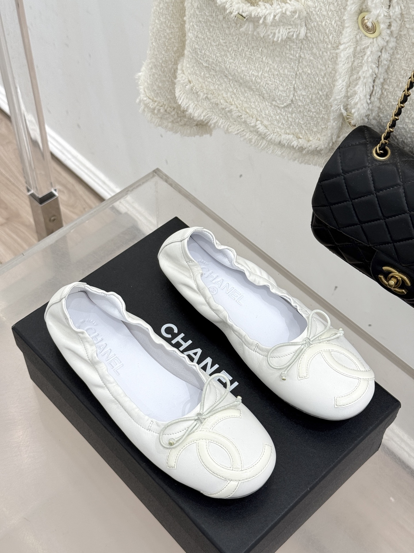 TOP CHANEL Flat Shoes with Bow - White