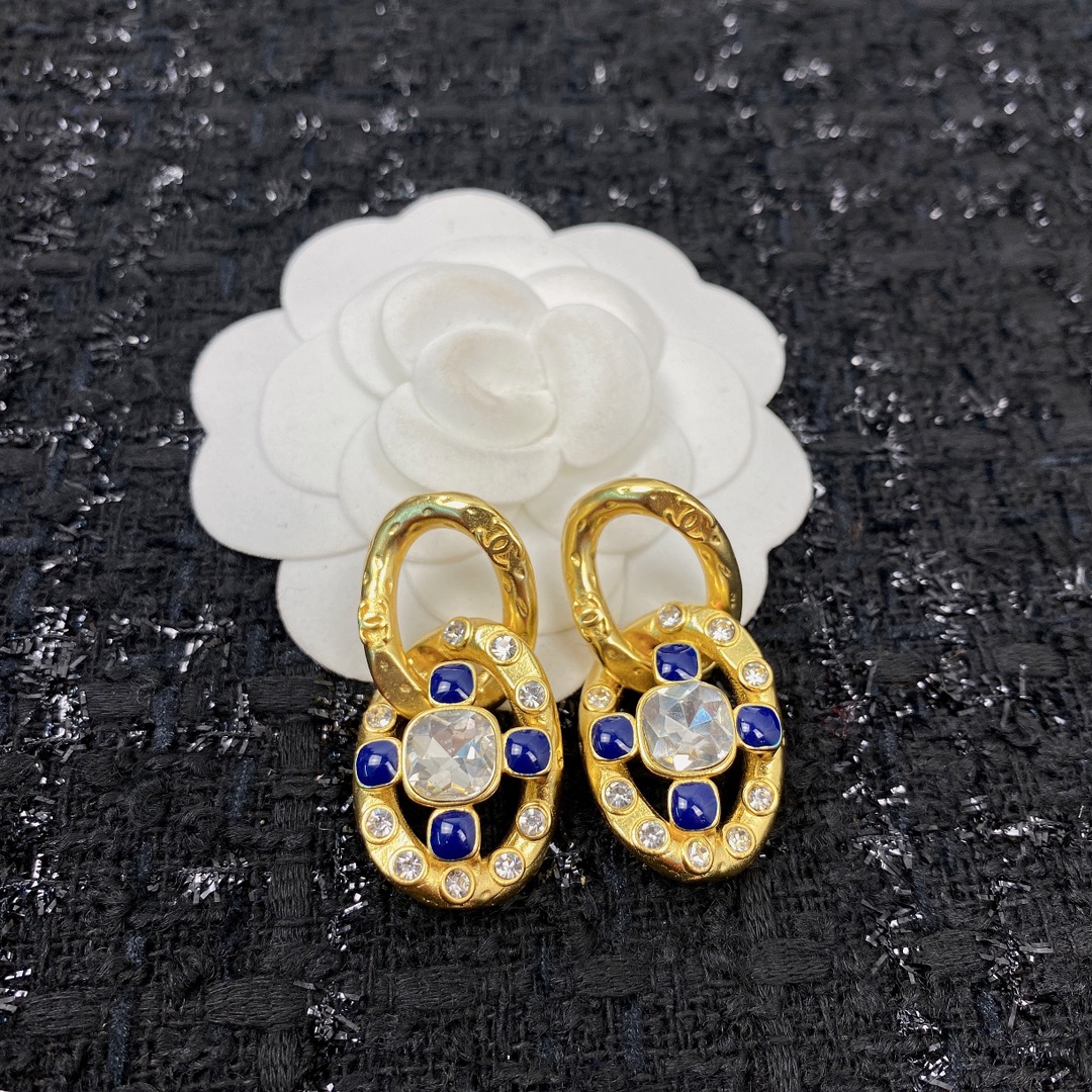 TOP CHANEL Earrings