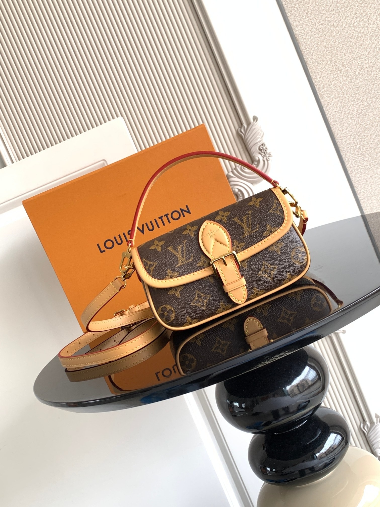 TOP Louis Vuitton LV Monogram Diane Bag 19 x 10.5 x 6 cm - Brown