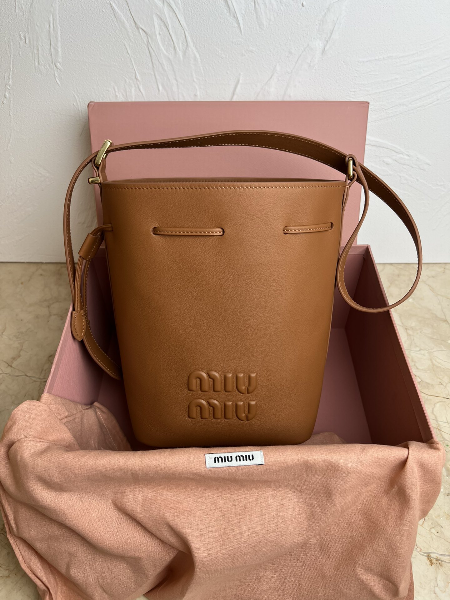 TOP Miu Miu Tote Bag Calfskin 22.5x16x14cm - 2 Color