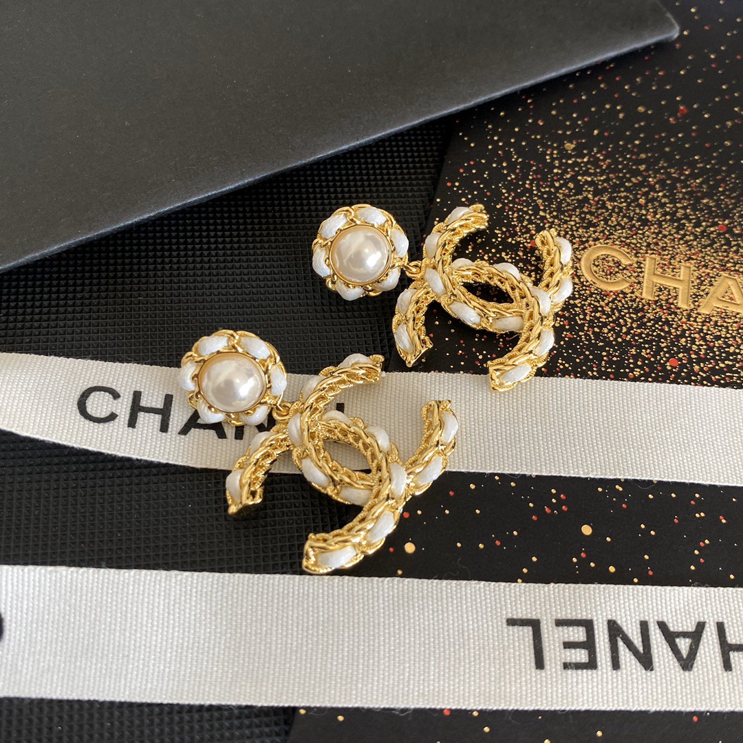 TOP CHANEL Double C and Flower Earrings