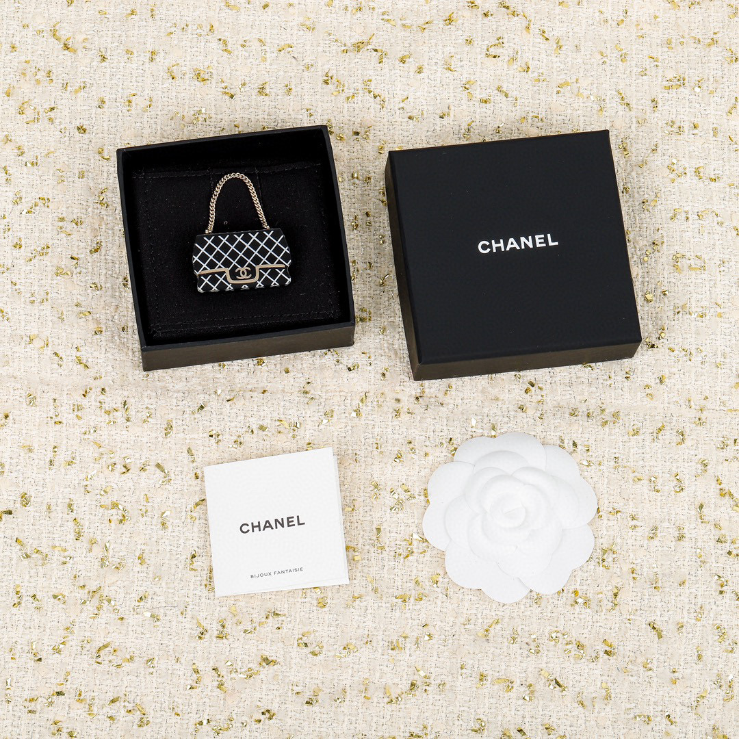 TOP CHANEL Vintage Classic Flab Bag Brooch - Black
