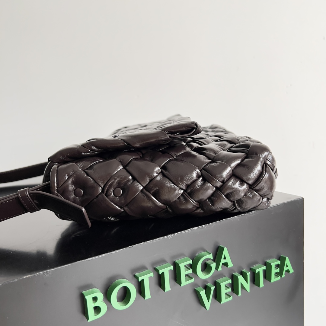 TOP Bottega Veneta BV Rumple Messenger Bag 30*23*7.5cm - Brown