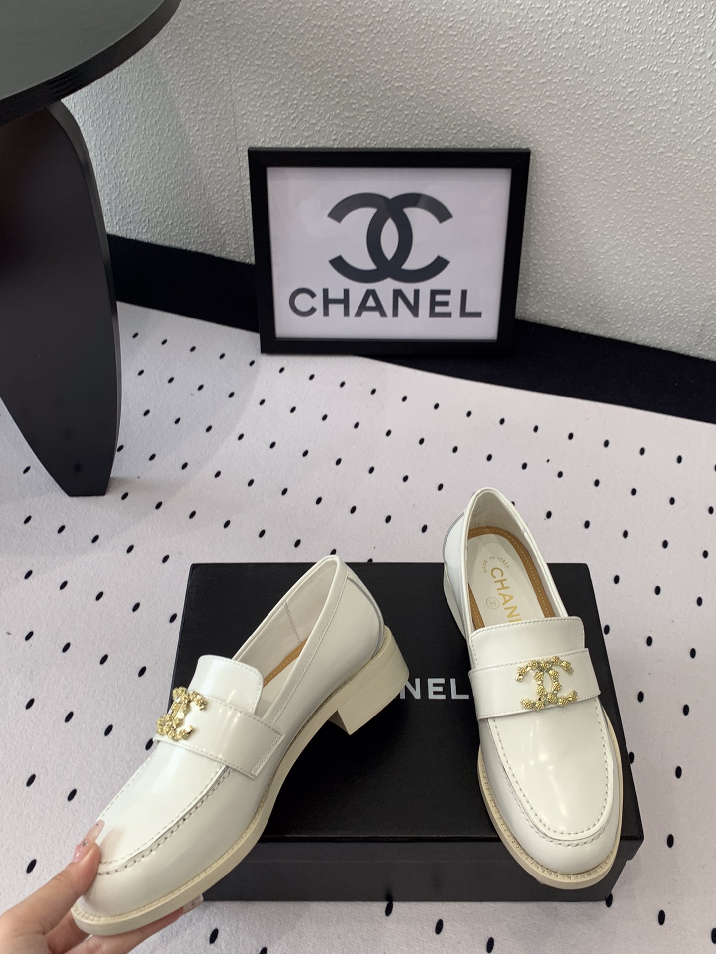 TOP CHANEL CC Loafers - 2 Color