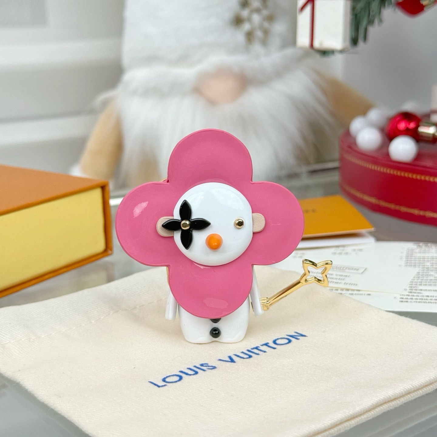 TOP Louis Vuitton LV  Vivienne Doll Pendant- Pink
