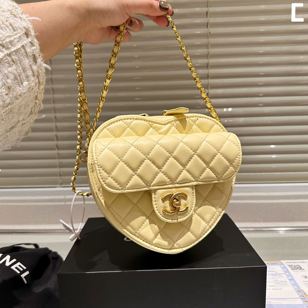 Chanel  Heart Bag (Perfect Replica）