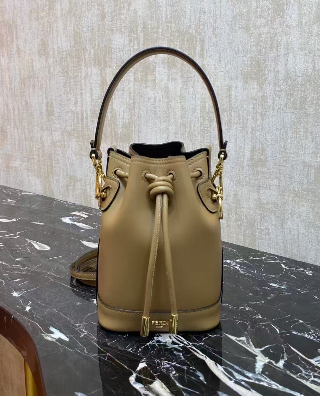 TOP FENDI Mon Tresor Cappuccino Leather Mini Bag 18x12x10cm - Beige