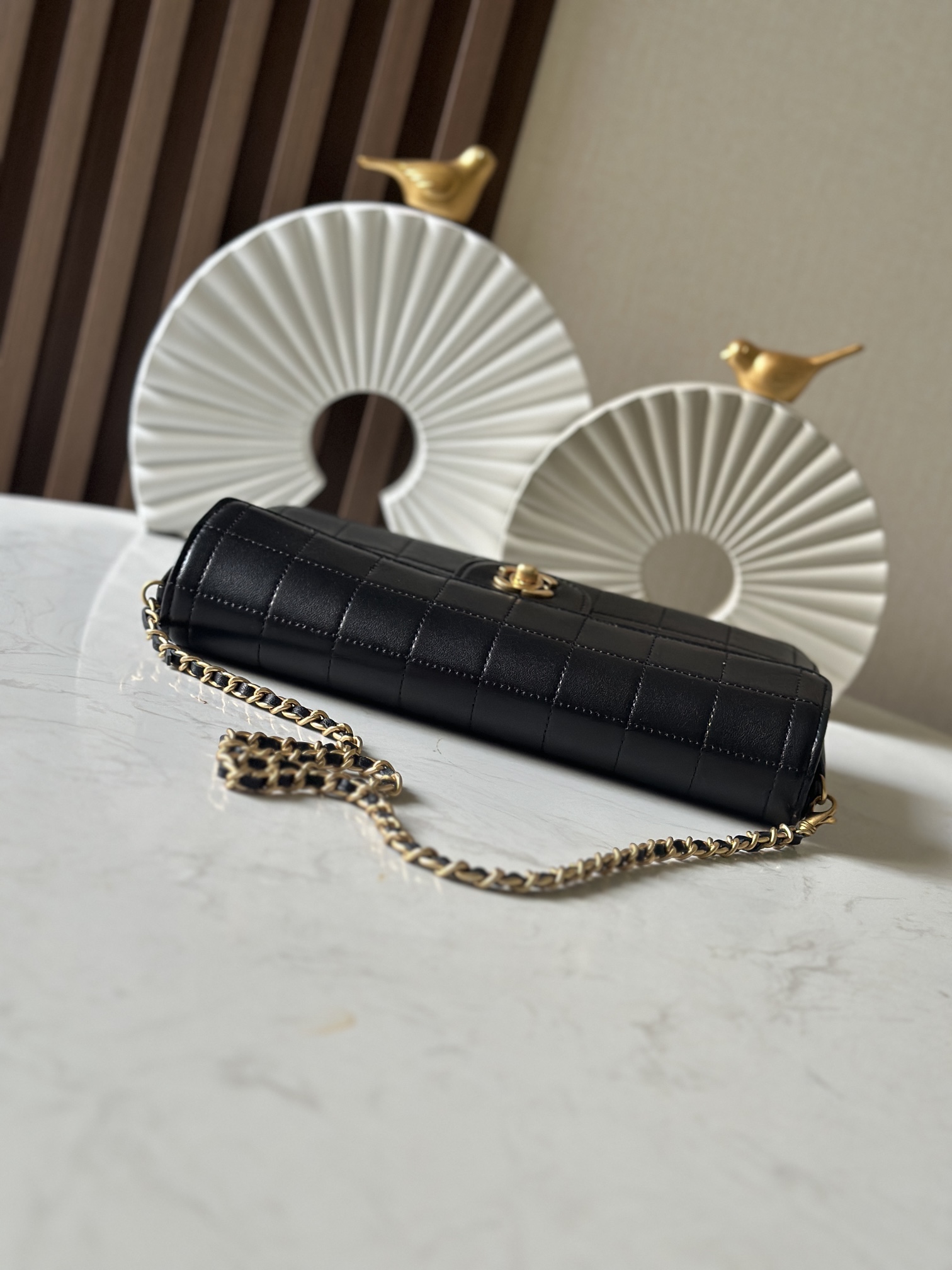 TOP CHANEL Medieval Ice Lattice Underarm Bag Sheepskin 26×13×4cm - 4 Colour