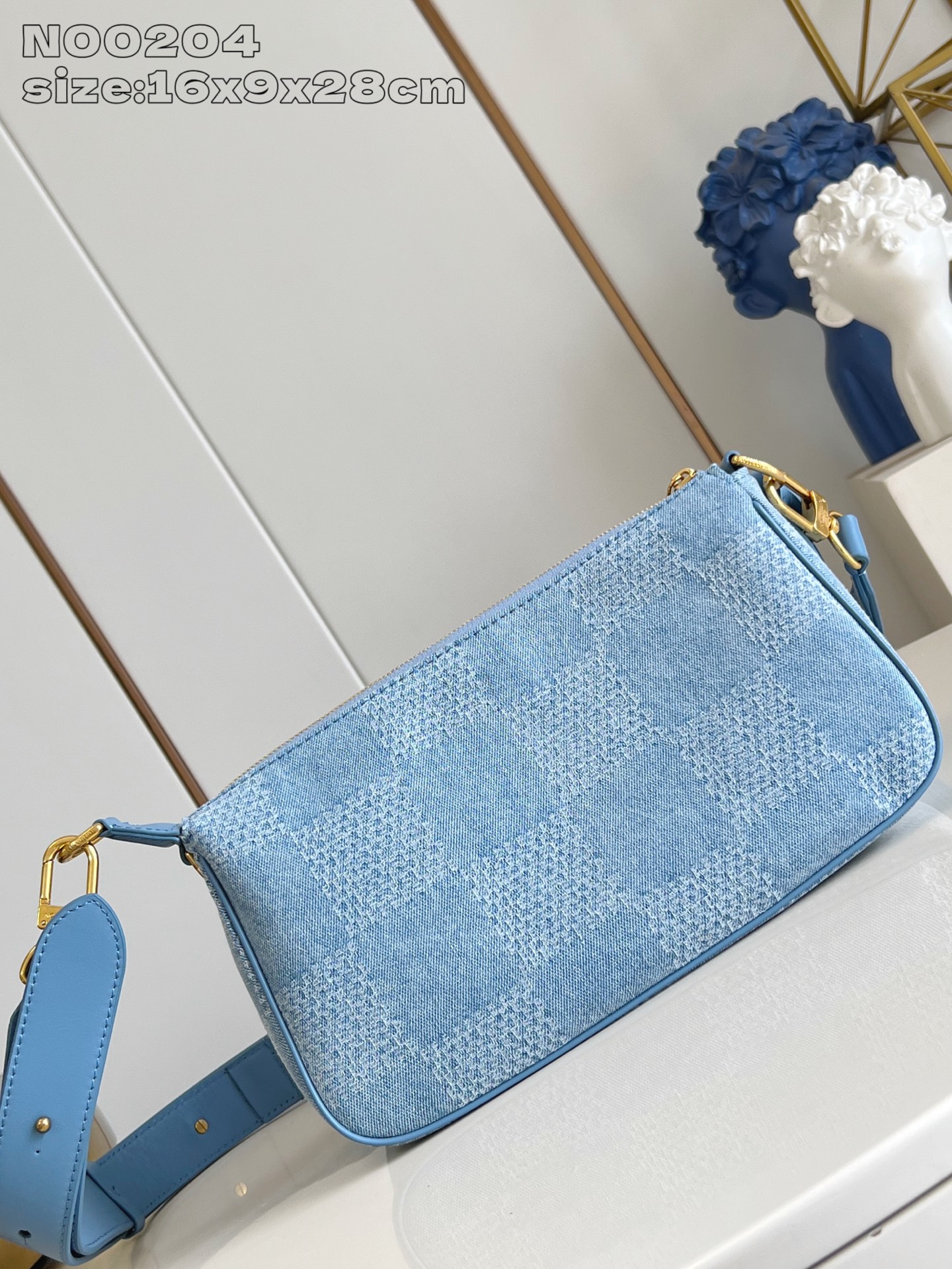 TOP Louis Vuitton LV Pochette Accessoire XL  Handbag 16.5 x 9 x 28 cm - Blue